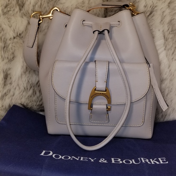 Dooney & Bourke Handbags - 💥Dooney & Burke Bag LARGE LEATHER💥TODAY ONLY
